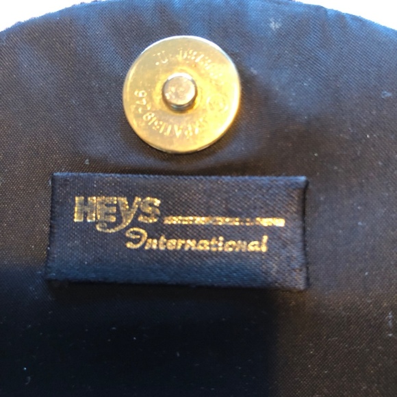 Heys international black little handbag with shoulder strap and snap closure - Picture 4 of 6